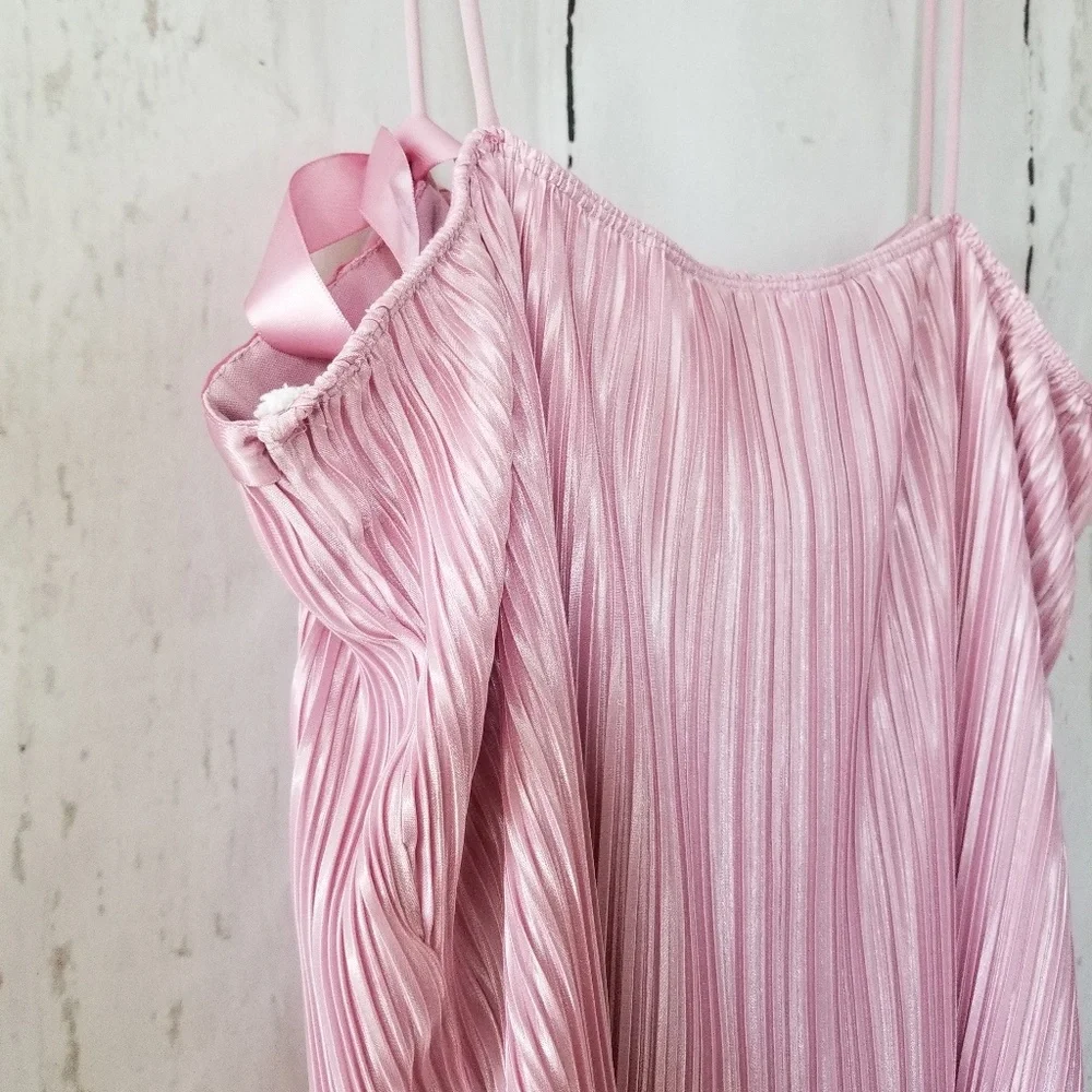 Women's Plus Size Pleated Pink Tank Top - Picture 4 of 8